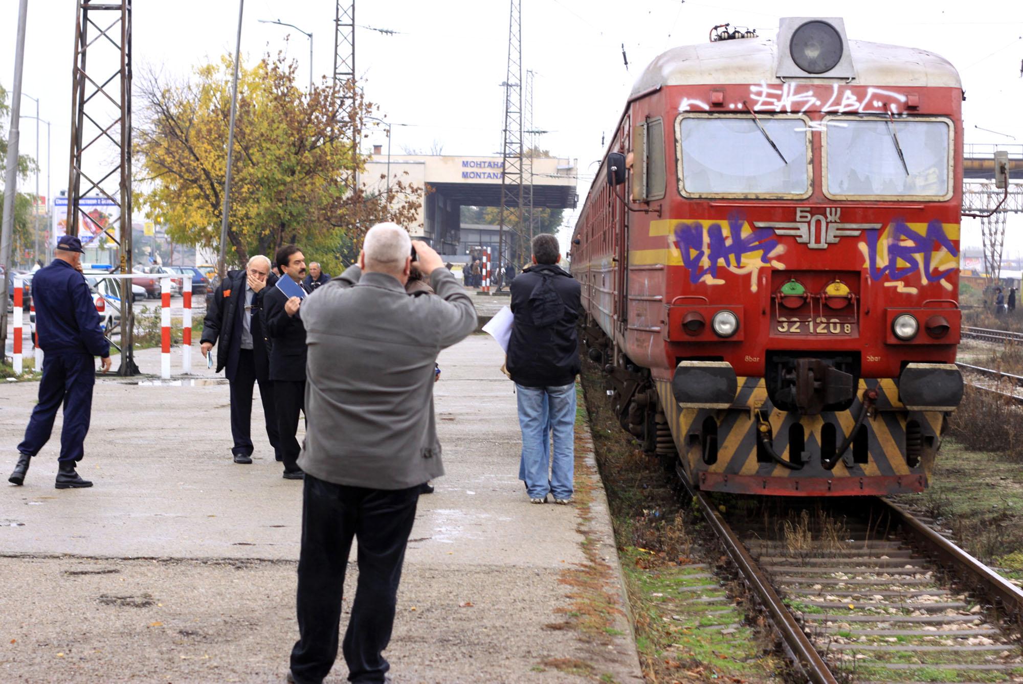 Важно! Променят разписанието на влаковете заради недостиг на локомотиви в БДЖ