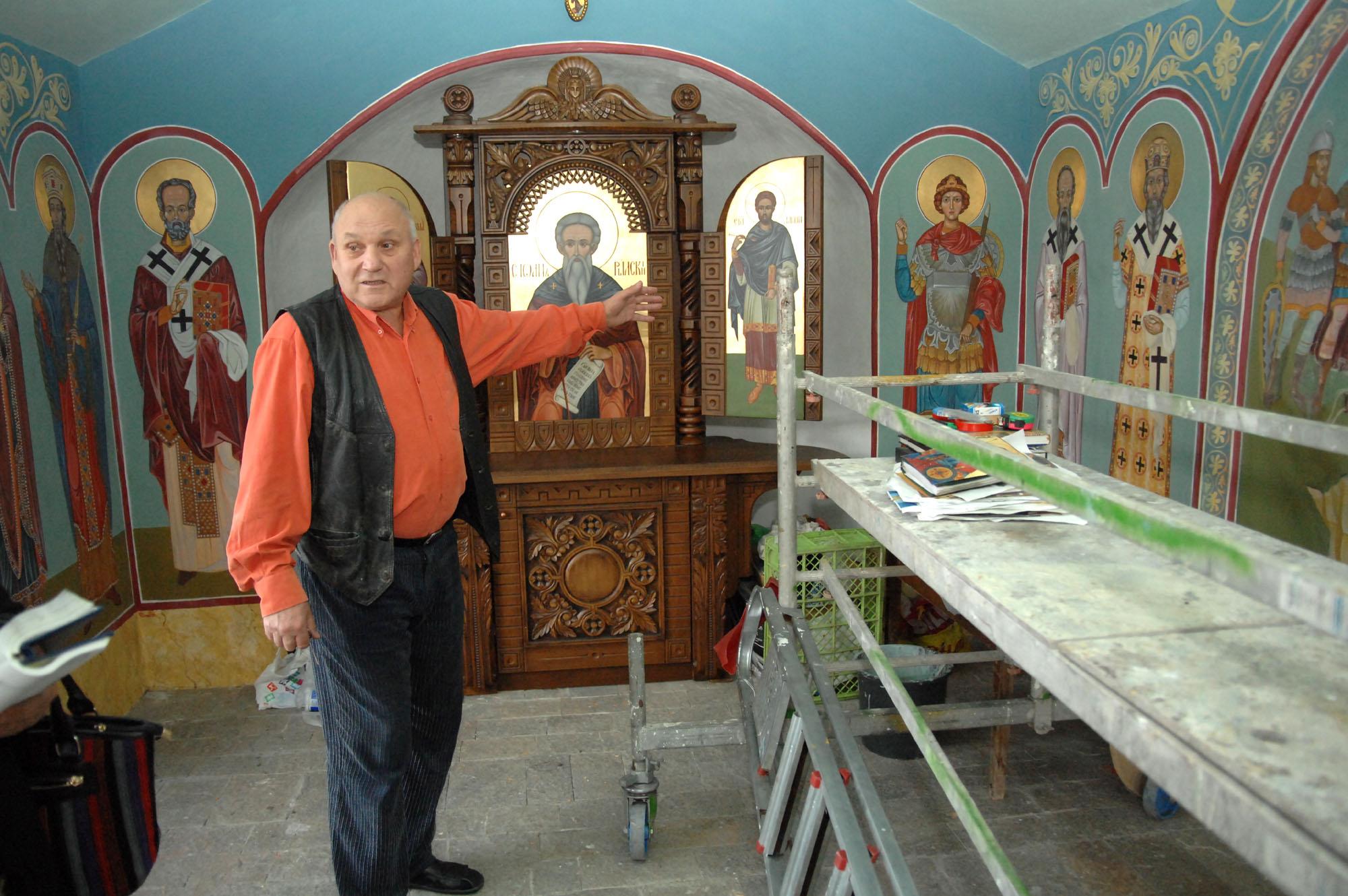 Лекар построи параклис, Бойко дарява част от Светия кръст