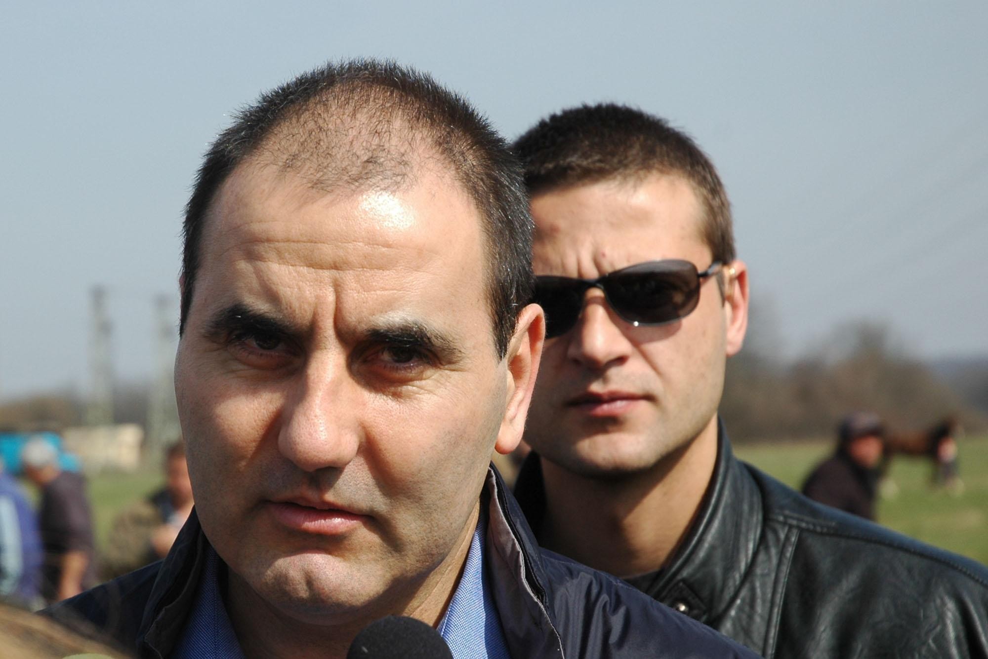 Цветанов: Репортерите са арестувани защото газили жена, а не заради вилата ми
