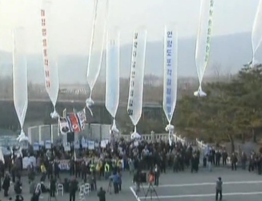 Южнокорейци изпратиха с балони протестни послания до КНДР
