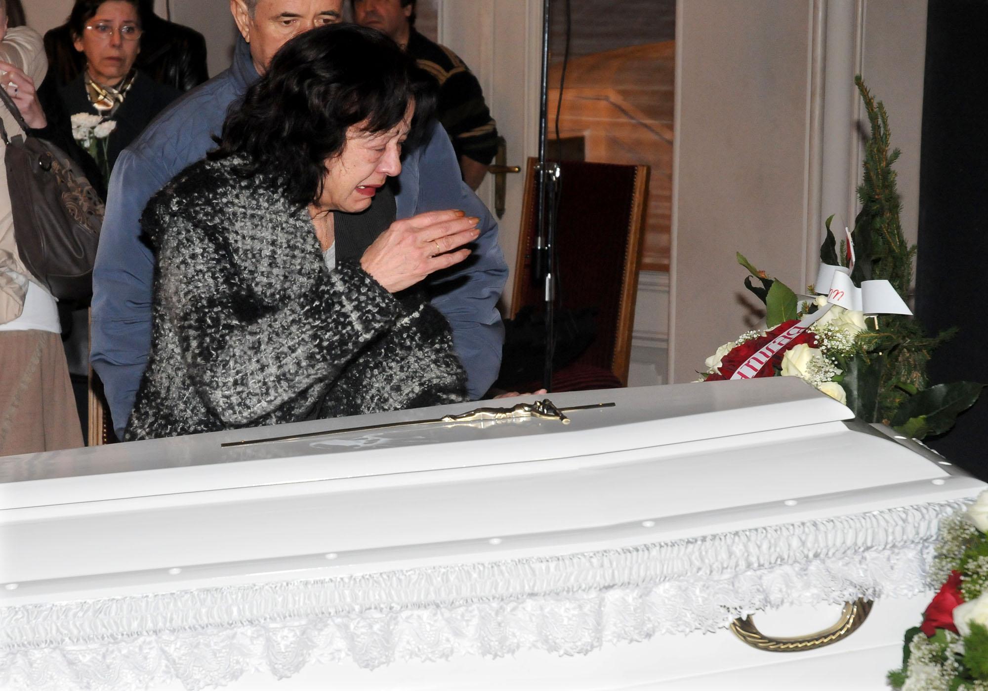 Погребаха Баташов в Алеята на артистите
