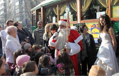 Дядо Коледа идва в София с трамвай номер 5