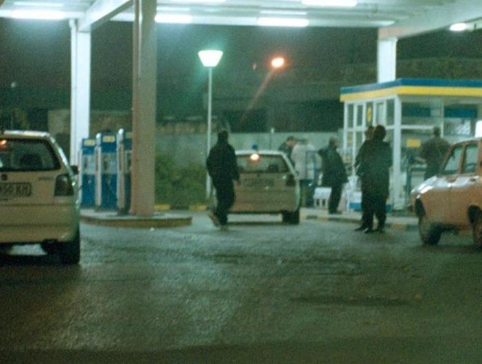 Маскирани обраха бензиностанция край Сливен