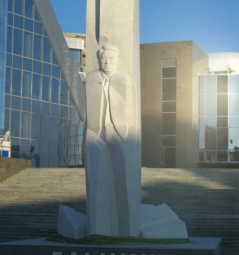 Вдигнаха паметник на Борис Елцин