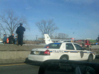 Самолет се приземил на шосе в Ню Джърси