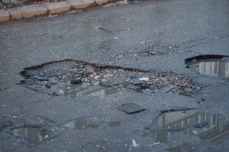Община осъдена за дупка на пътя 