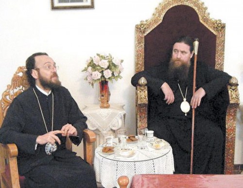 Дим Дуков си направи фотосесия със скандален митрополит