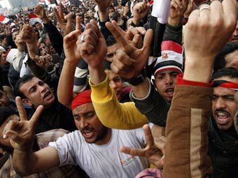 Противници на Мубарак се бракосъчетали на площад „Тахрир”