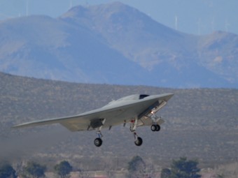 В САЩ изпитват 20-тонен безпилотен палубен самолет