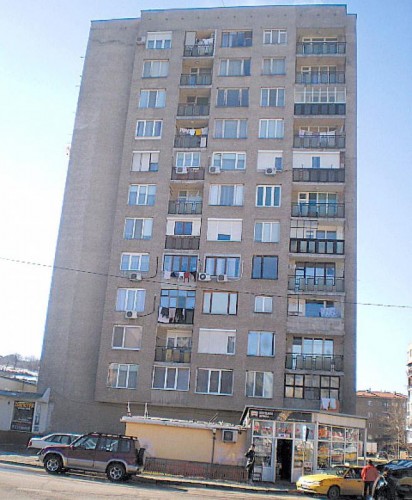 Крадци обраха за един ден 10 апартамента в “полицейски” блок 