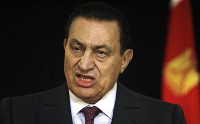 Хосни Мубарак подаде оставка, армията поема властта