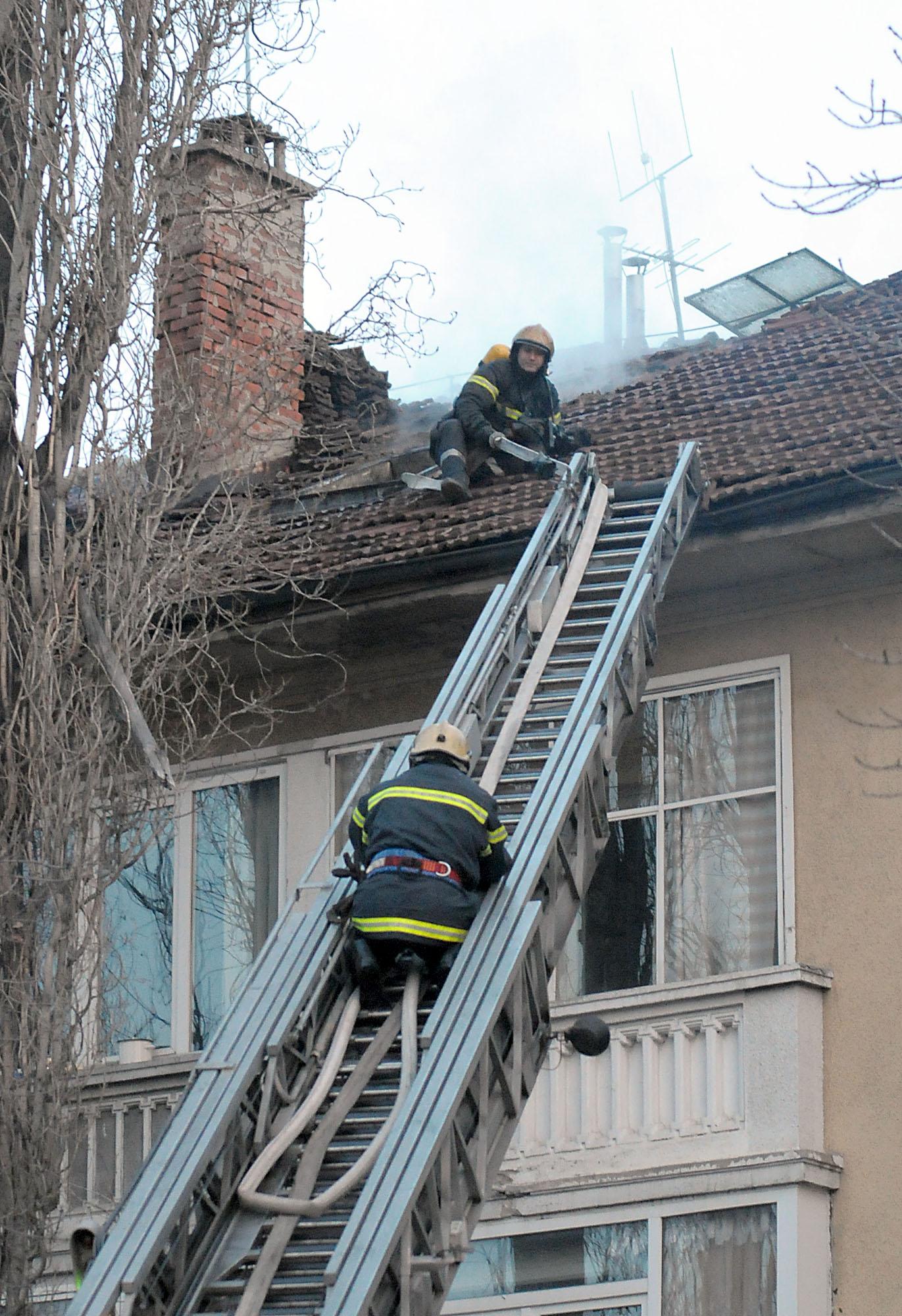 Пожар горя в централен софийски квартал