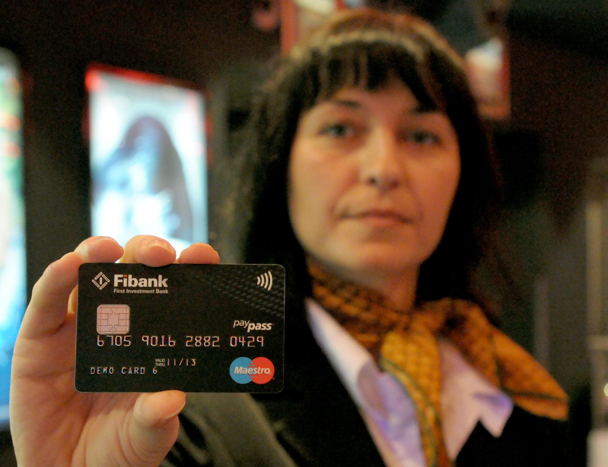 Закопчаха 10 българи за скимиране на банкови карти 