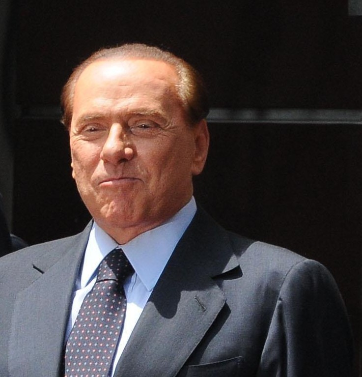 Само през 2010 г. Берлускони подарил 13 коли на компаньонки