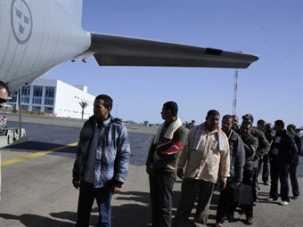 От Либия избягали над 200 хиляди чужденци