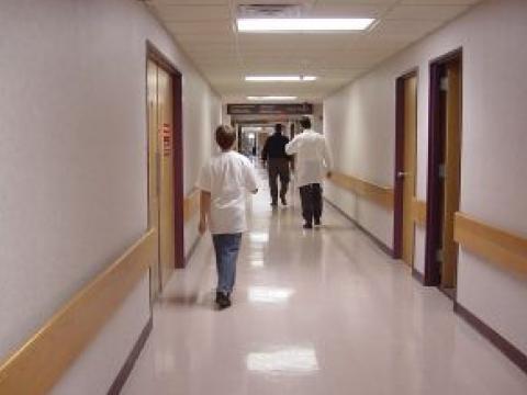 Близки винят лекари за смъртта на 22-годишен след грип