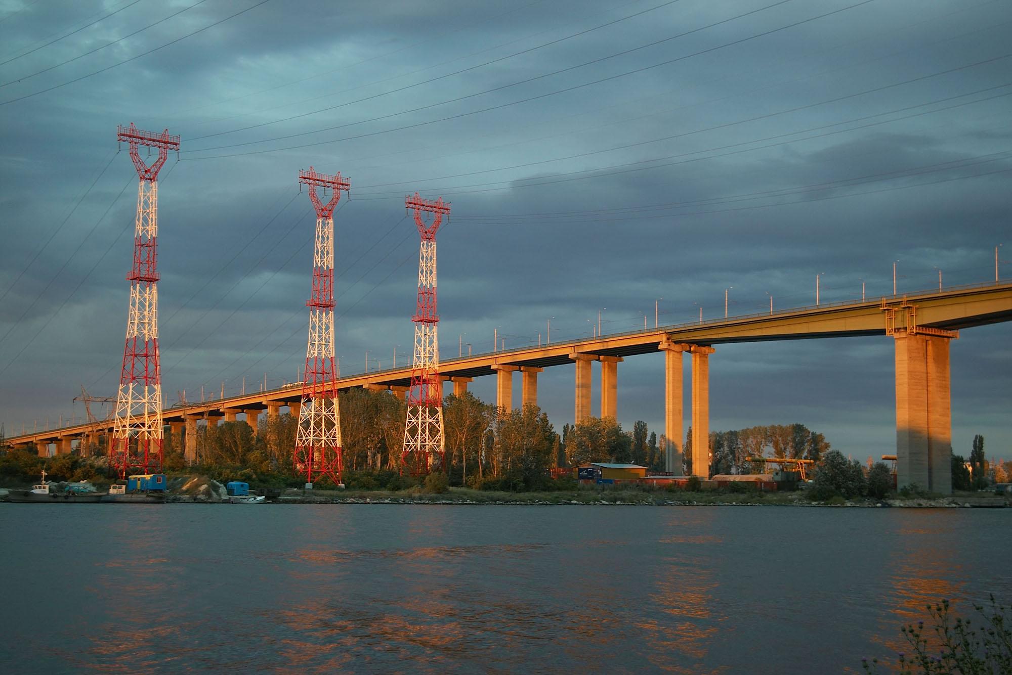 Тийнейджърка скочи от Аспаруховия мост във Варна
