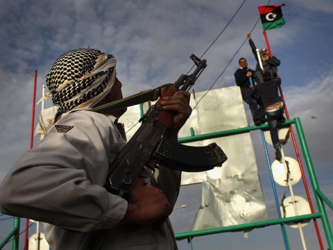 Човешки щит пази Кадафи в Триполи