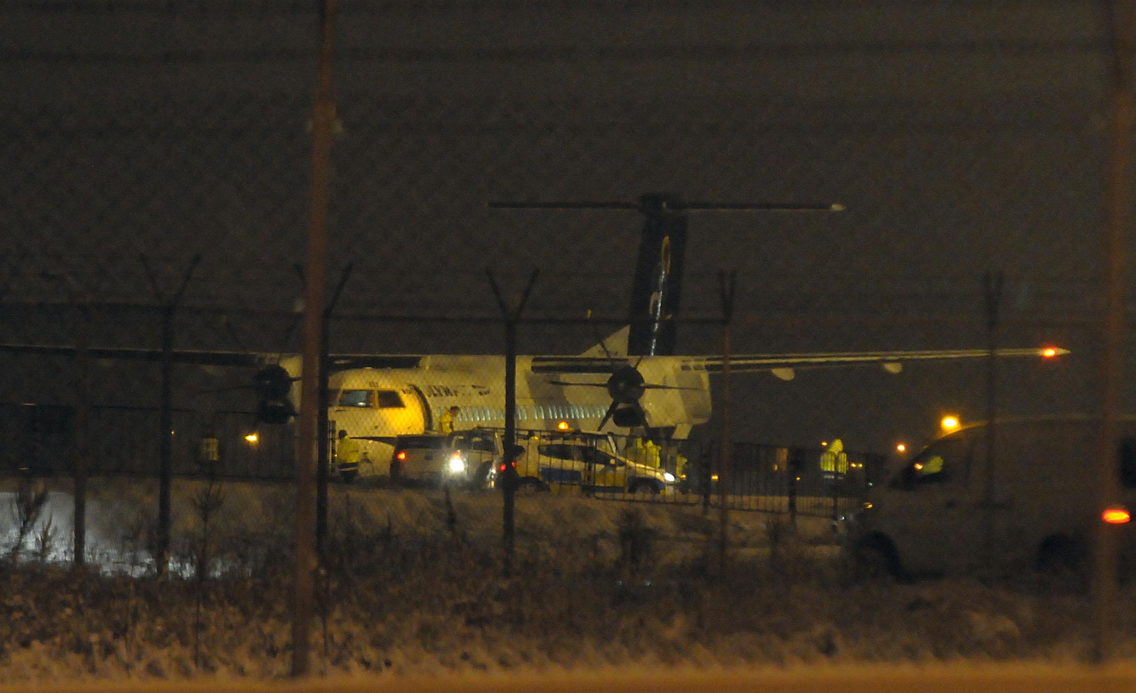 Горящ самолет аварира в София