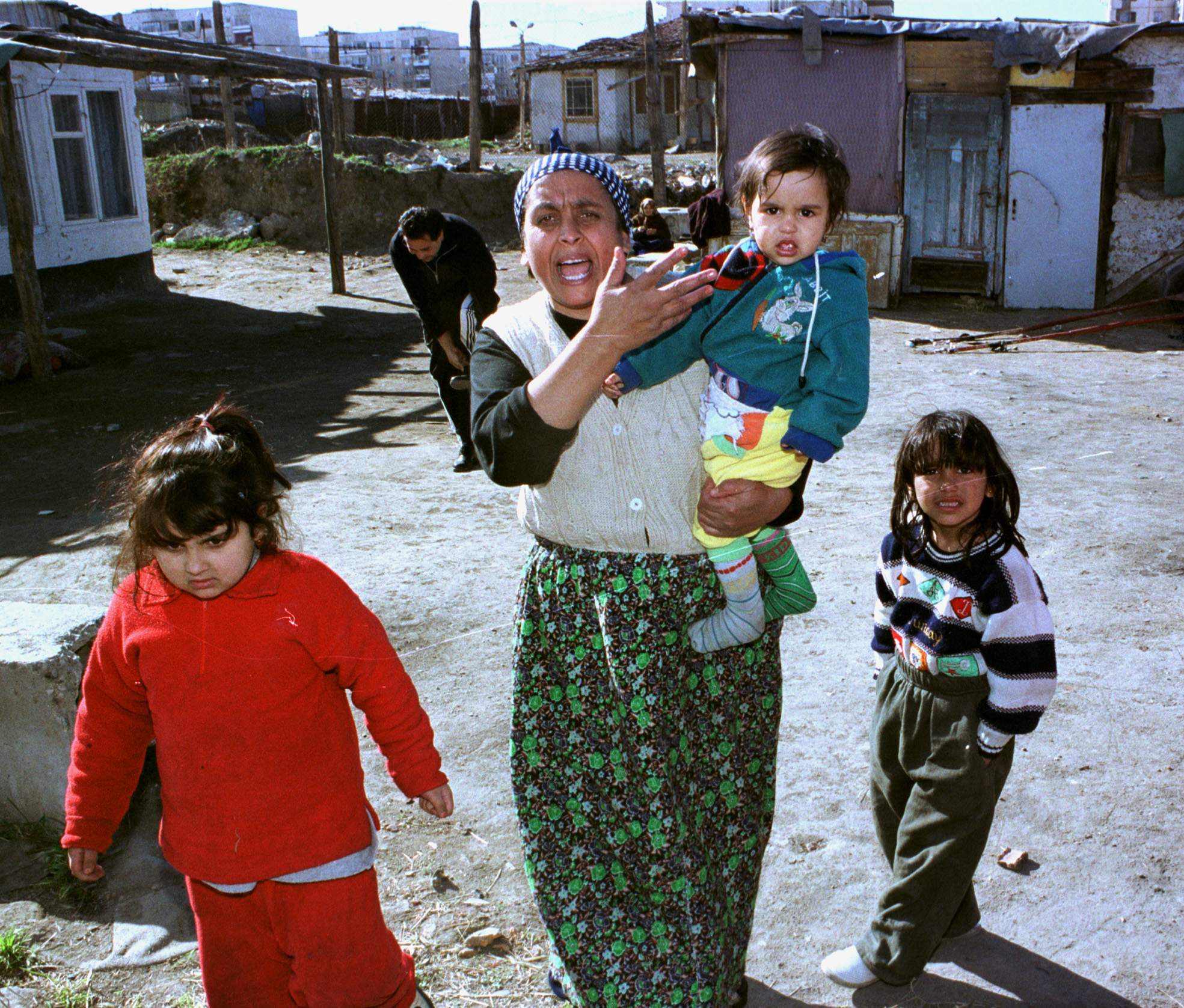 Кошмар за ромите! Багери бутат нова махала в Столипиново
