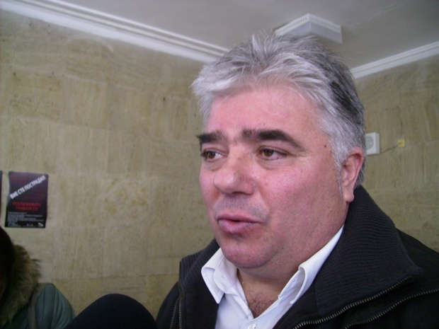 Полицаи тарашиха дома на бившия кмет на Кочериново