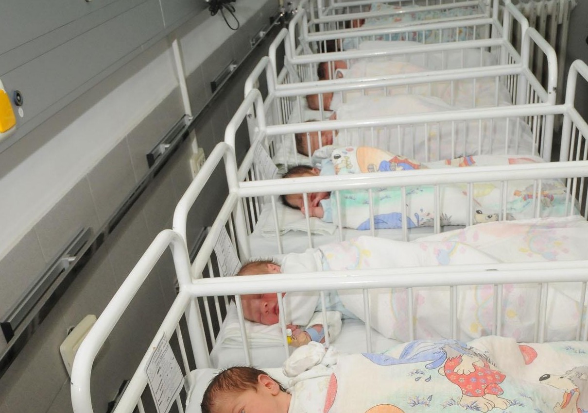 Българки продават бебетата си в чужбина за 3000 лв.