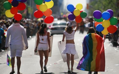 Скандално: Хомосексуалисти дефилират на Задушница 