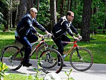 Медведев и Путин нямало да си съперничат на президентските избори