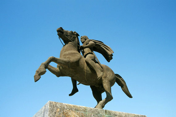 Огромен паметник на Александър и на Филип Македонски откриват в Скопие и в Битоля
