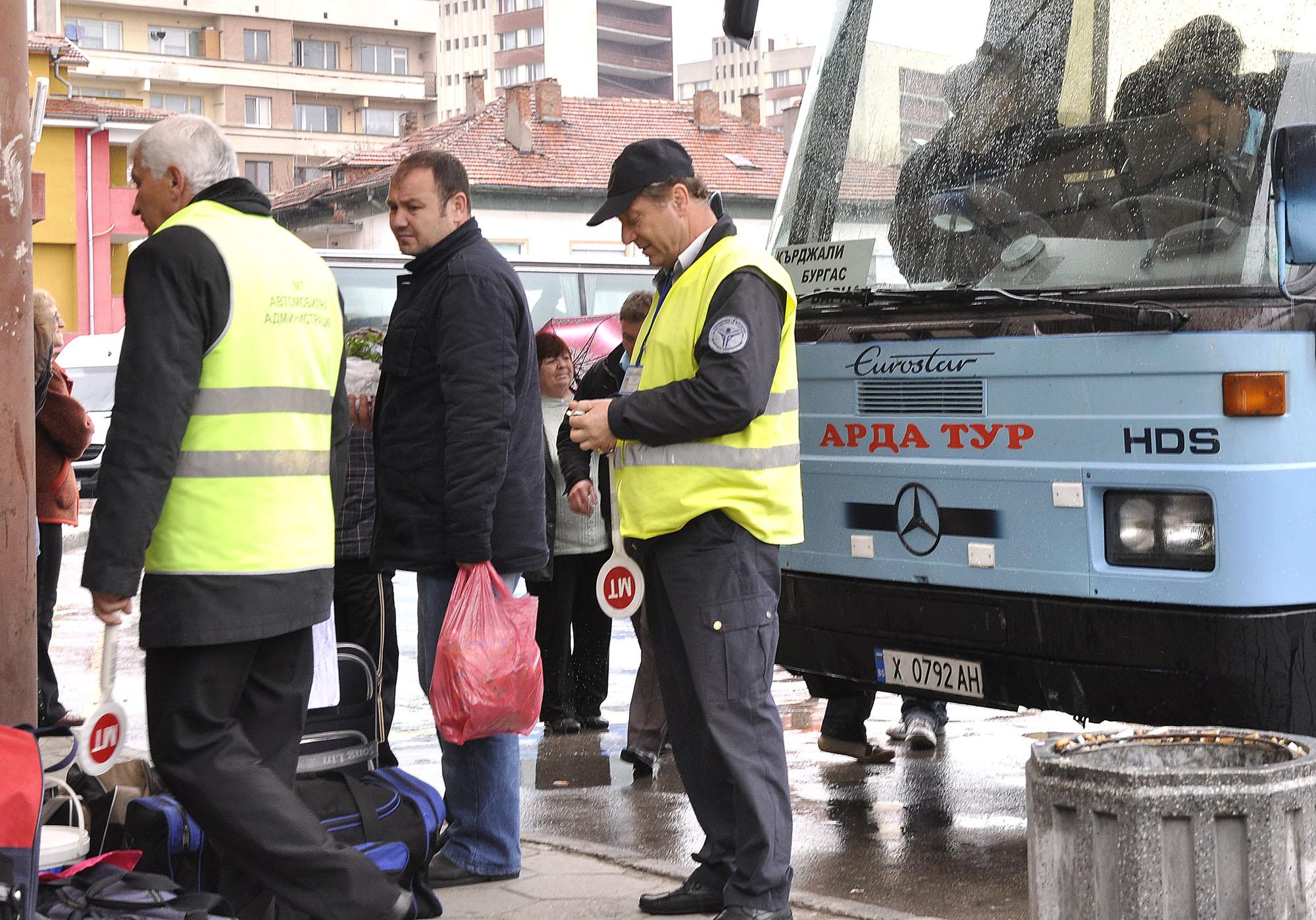 Министър Цветанов: Всеки може да си купи автобус  
