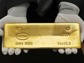 Златото поскъпва на фона на поевтиняващия долар