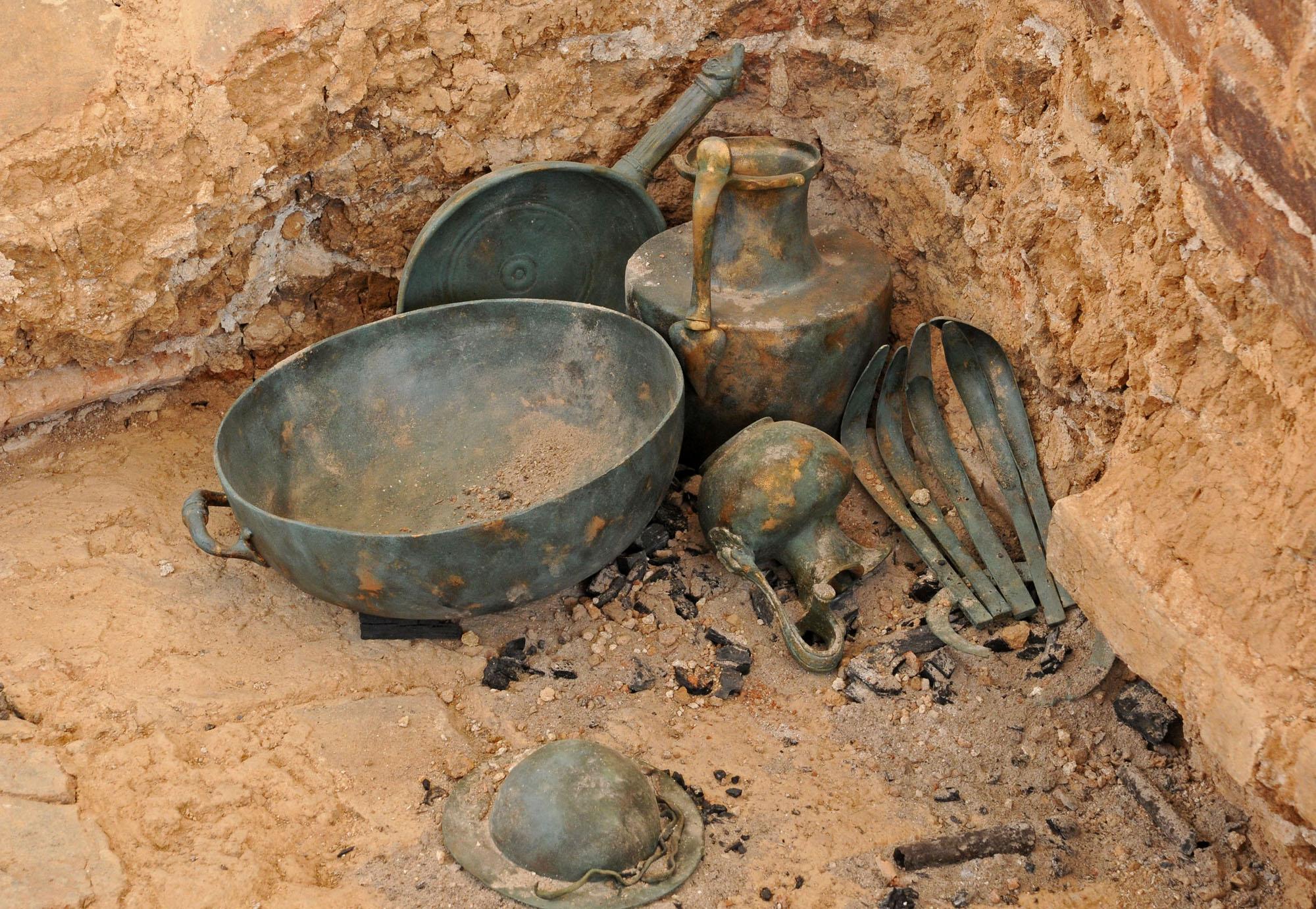 Показаха находките от гробницата в Караново  
