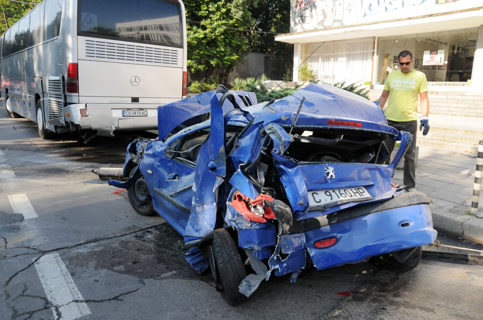 Катастрофа в центъра на София обърка трамваите