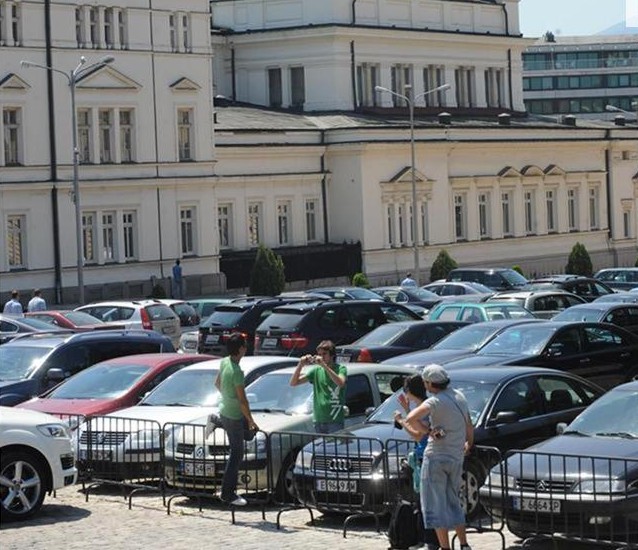 Джамбазки: Депутатският паркинг до &quot;Невски&quot; е незаконен