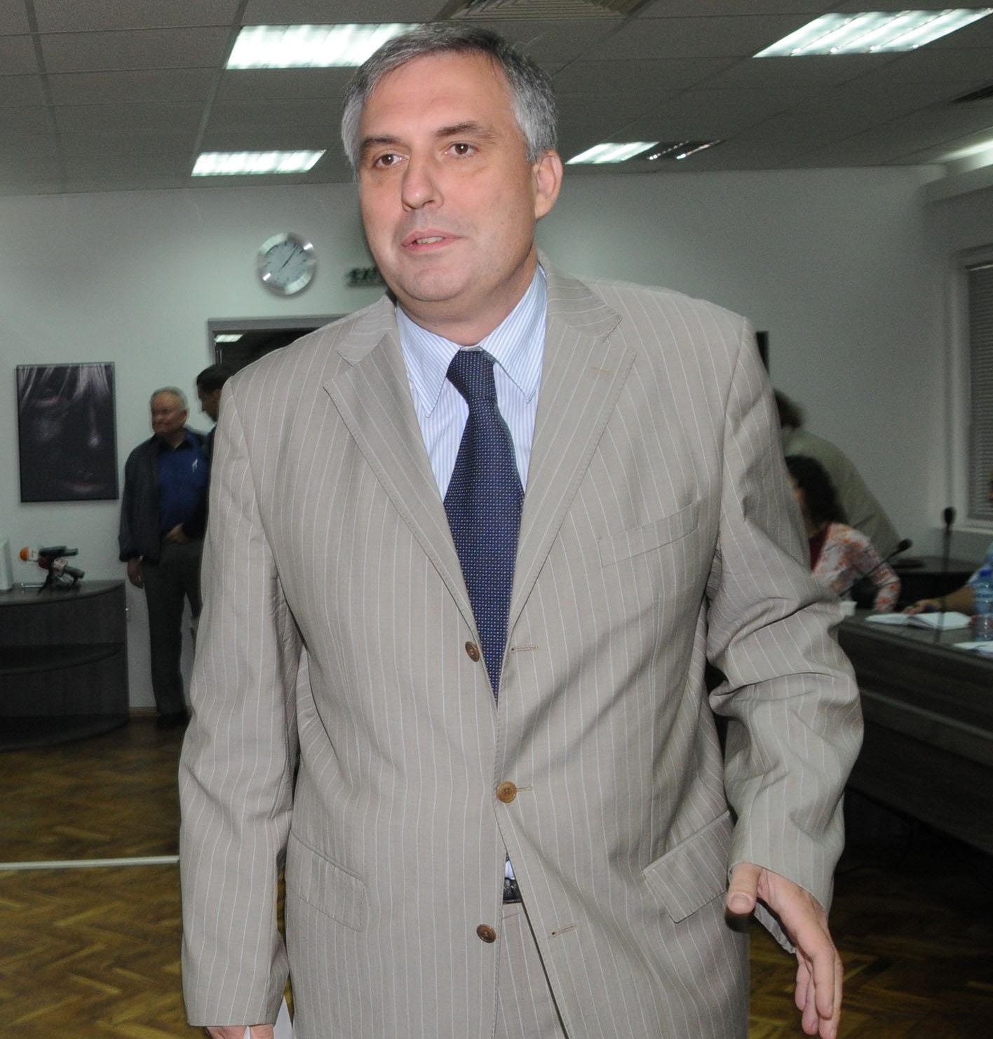 Калфин тръгна на нож: Ще бъда опозиция на Борисов, и циганите ще гласуват за мен