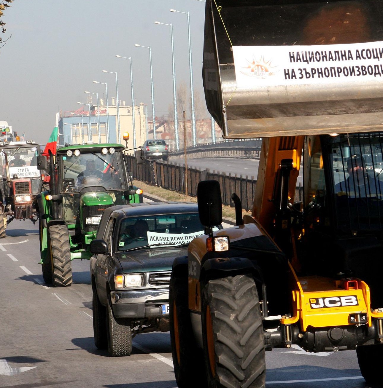 Над 150 трактора щурмуват Пловдив