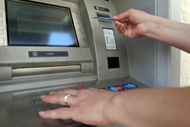 Регистриран за убийство с патерици източва банкомат