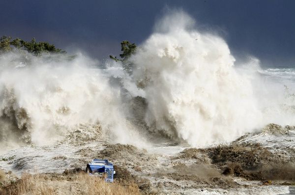 България и Румъния борят цунами с 6 млн. евро