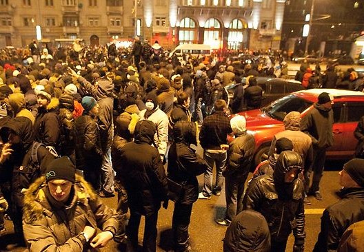 Протестите срещу изборите в Русия продължиха още една нощ