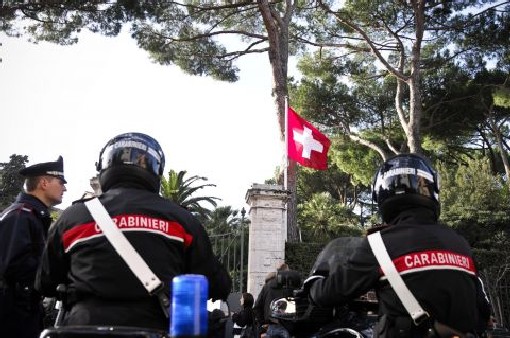 Писмо бомба избухна в данъчна служба в Рим