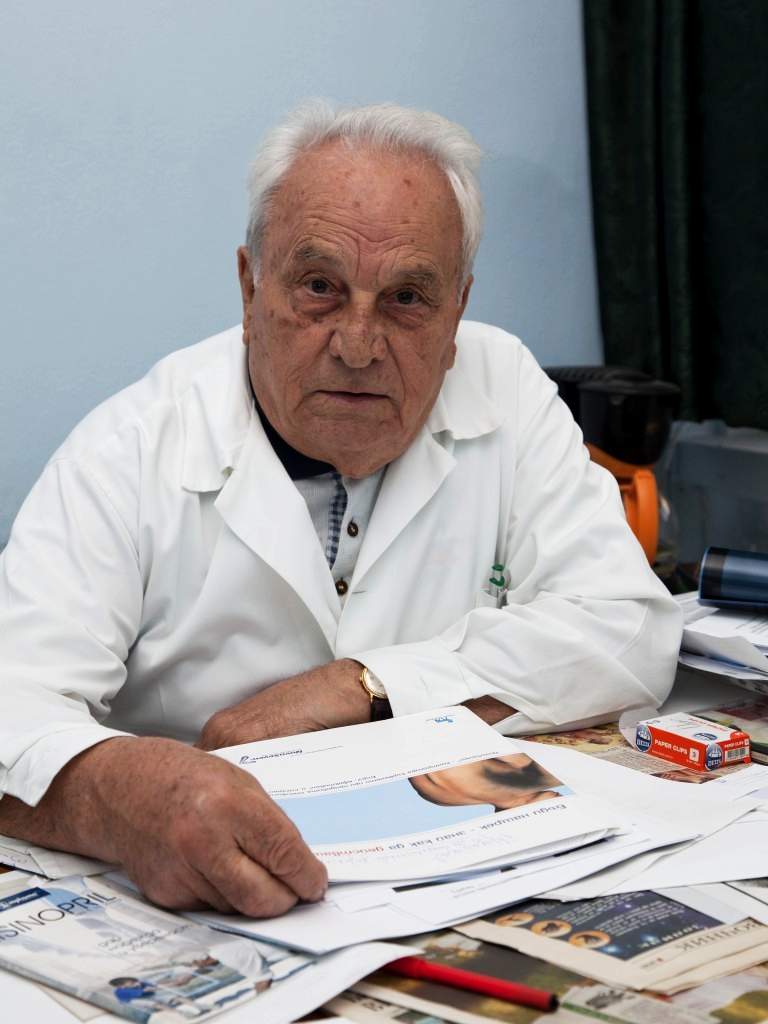 87-годишният хирург проф. Петър Червеняков: Вчера оперирах жена с рак на млечната жлеза!  
