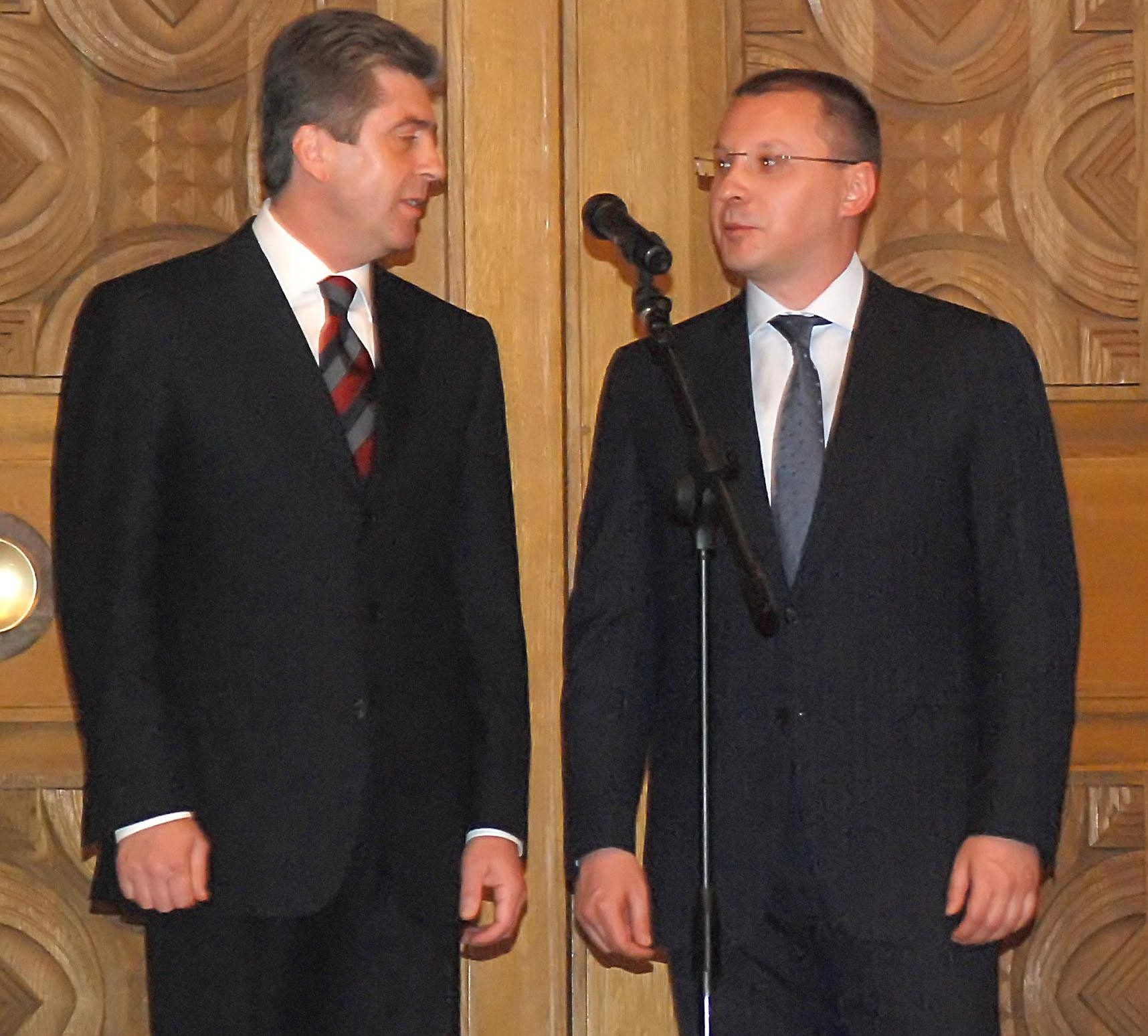Сблъсъкът Първанов - Станишев се отлага за октомври 2012-а?