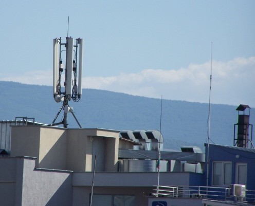 Половината от GSM-антените в София са незаконни