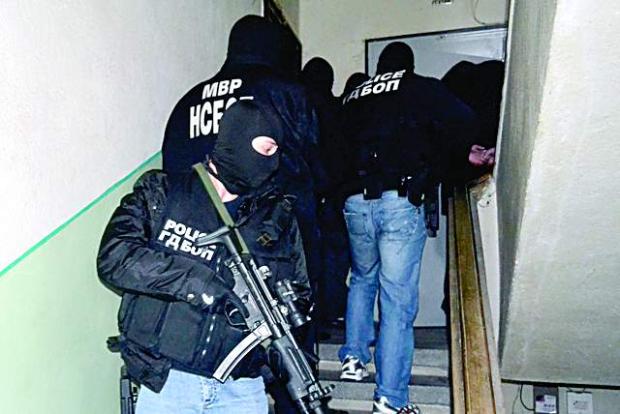 Съдът остави в ареста Силоваците