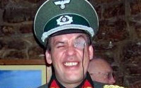 Депутат беше уволнен заради парти с нацистки униформи