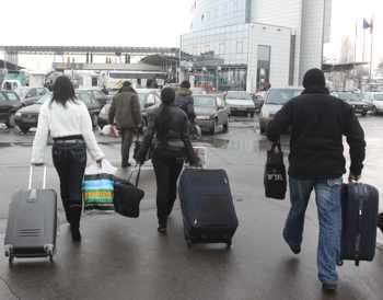 Половината българи готови да емигрират