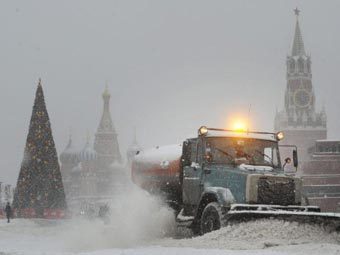 Снеговалеж блокира движението в Москва