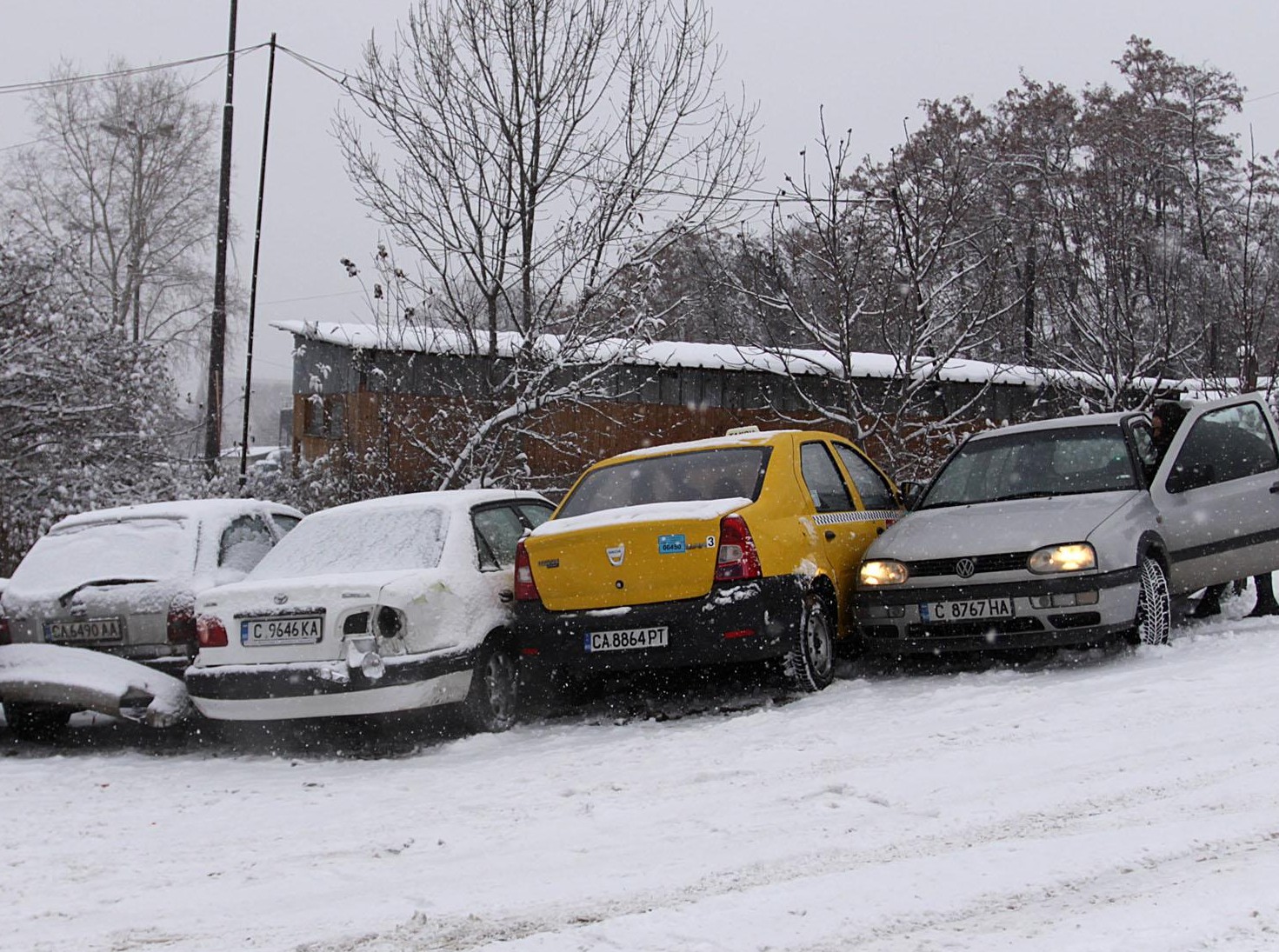 Снегът ще блокира България по празниците