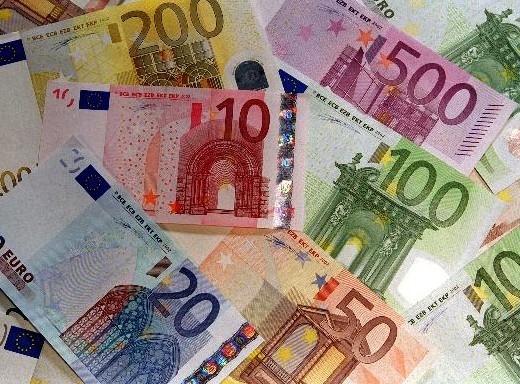 Еврото удари дъното