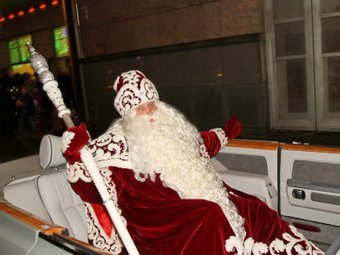 Глобили Дядо Мраз в Латвия, защото говорел на руски език